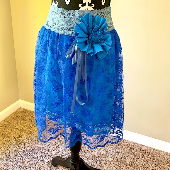 Blue skirt with lace outer layer. Bow and ribbon - Picture 2 of 3